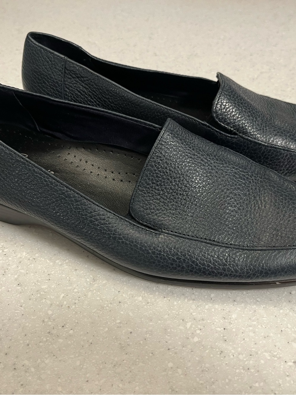 Trotters Navy Leather Slip-On Loafers Size 8M